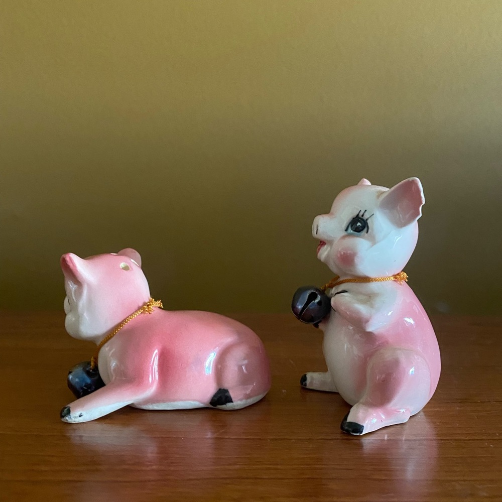60s anthropomorphic cow & baby cow salt & pepper shakers - bells on neck -Japan - Picture 6 of 11